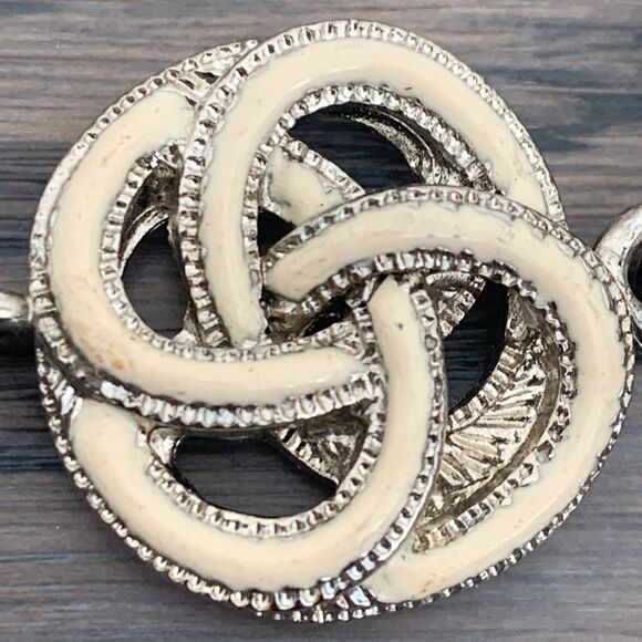 Vintage Eternity Love Knot Necklace – Silver Tone & Enamel Endless Swirl Choker - Picture 10 of 10